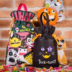 Nonwoven bags, sized 22 x 32 cm, printed with Halloween text Nonwoven pouches