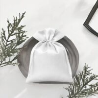 Satin bag 6 x 8 cm - white Table decoration