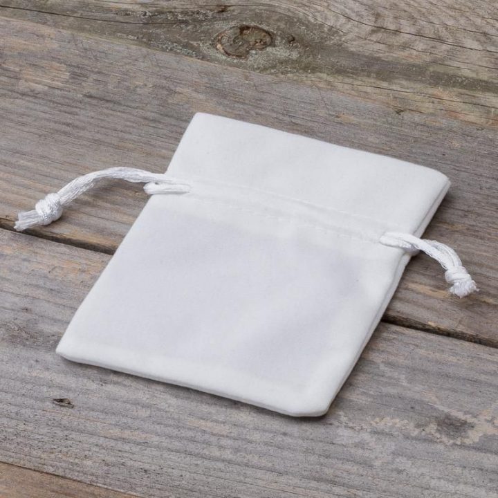 Velvet pouches 13 x 18 cm - white Baptism