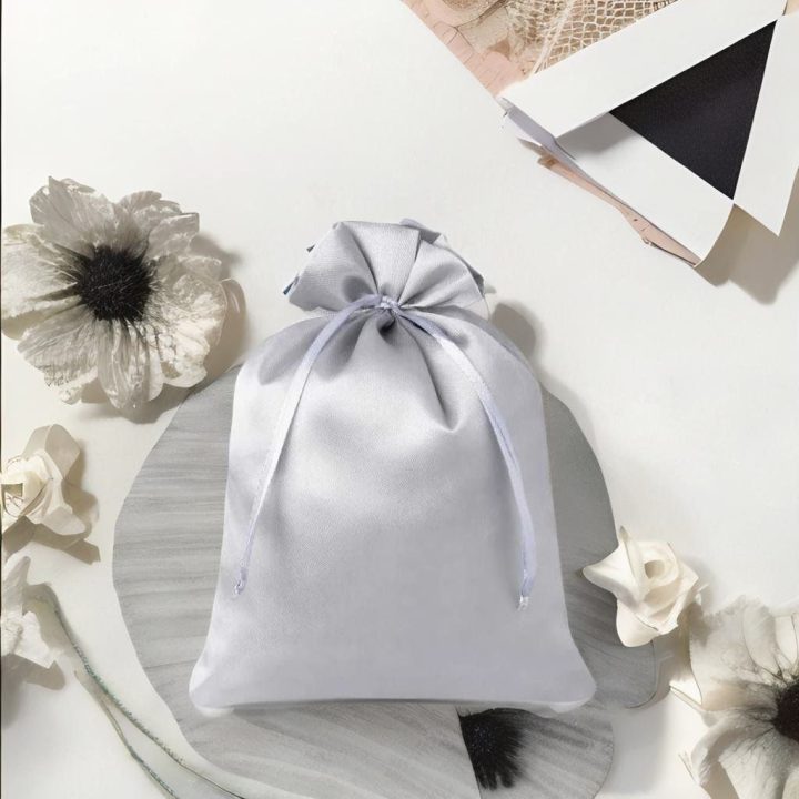 Satin bags 22 x 30 cm - silver Valentine's Day