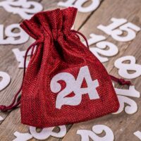 Burgundy & Silver Advent calendar jute bags (12 x 15 cm) + white numbers Application