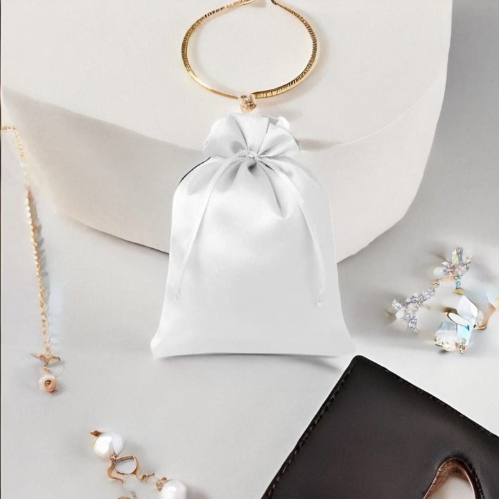 Satin bags 12 x 15 cm - white Table decoration