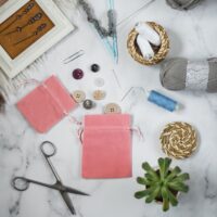 Velvet pouches 10 x 13 cm - light pink Table decoration